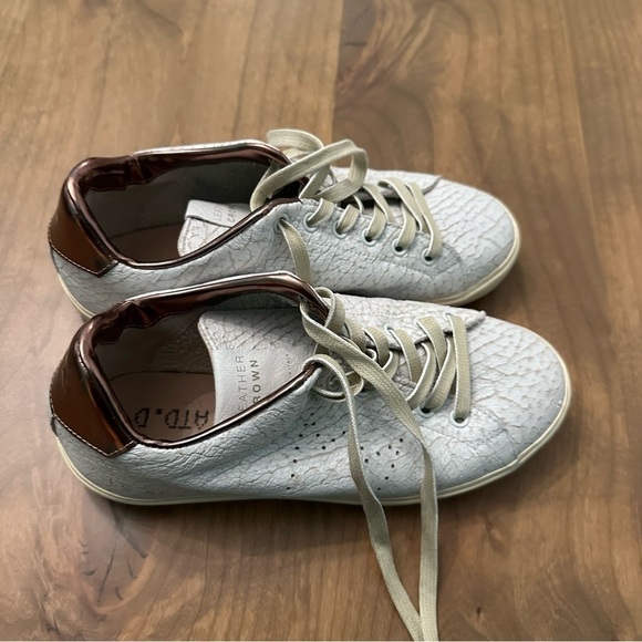 LEATHER CROWN LC06 LOW TOP SNEAKERS WHITE CRACKLE & ROSE GOLD METALLIC SIZE 36 - Picture 3 of 5